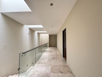🌟 Residencia Moderna en Renta con Alberca y Jacuzzi en Jurica | $70,000 MXN/mes