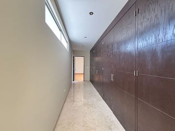 🌟 Residencia Moderna en Renta con Alberca y Jacuzzi en Jurica | $70,000 MXN/mes