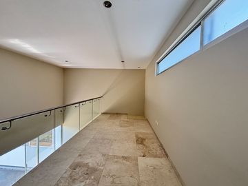 🌟 Residencia Moderna en Renta con Alberca y Jacuzzi en Jurica | $70,000 MXN/mes
