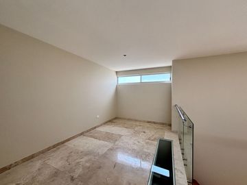 🌟 Residencia Moderna en Renta con Alberca y Jacuzzi en Jurica | $70,000 MXN/mes