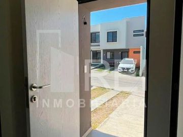 CASA EN RENTA VISTA SUR TLAJOMULCO
