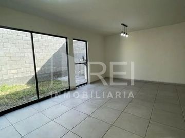 CASA EN RENTA VISTA SUR TLAJOMULCO