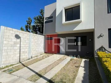CASA EN RENTA VISTA SUR TLAJOMULCO