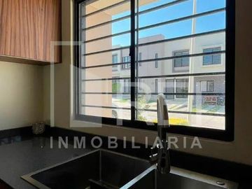 CASA EN RENTA VISTA SUR TLAJOMULCO