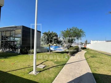 CASA EN RENTA VISTA SUR TLAJOMULCO