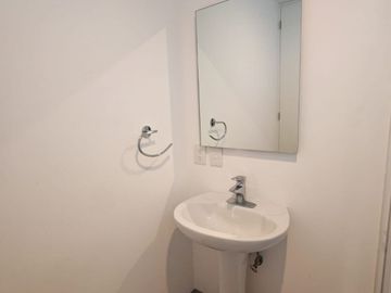 Casa seminueva en Lomas de Angelópolis Puebla con doble altura y roof garden techado