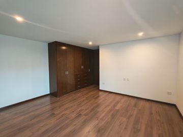 Casa seminueva en Lomas de Angelópolis Puebla con doble altura y roof garden techado