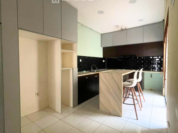 DIJUAL RUMAH SIAP HUNI BISA KPR BEBAS BANJIR SUPER STRATEGIS DI PARADISE SERPONG CITY 1