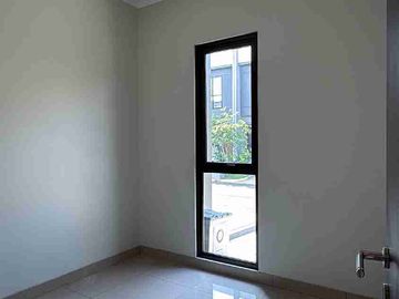 🏡 DISEWAKAN RUMAH BRAND NEW – SUMMARECON CROWN GADING
