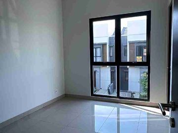 🏡 DISEWAKAN RUMAH BRAND NEW – SUMMARECON CROWN GADING