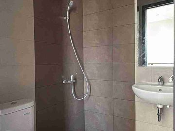 🏡 DISEWAKAN RUMAH BRAND NEW – SUMMARECON CROWN GADING