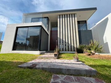 Casa en Renta Amueblada y con 4 Recamaras
