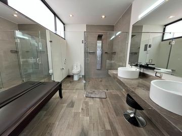 Casa en Renta Amueblada y con 4 Recamaras
