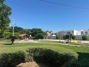 Privada Viñedos Rioja, 2 recámaras 2 baños, piso, cocina integral moderno, granito,lista para habitar