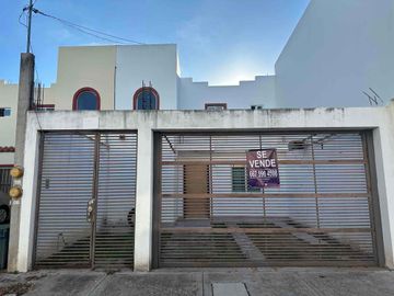 Privada Viñedos Rioja, 2 recámaras 2 baños, piso, cocina integral moderno, granito,lista para habitar