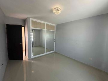 Privada Viñedos Rioja, 2 recámaras 2 baños, piso, cocina integral moderno, granito,lista para habitar