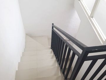 Rumah 2 Lantai Bangunan Terawat Full Furnished Gedangan Sidoarjo