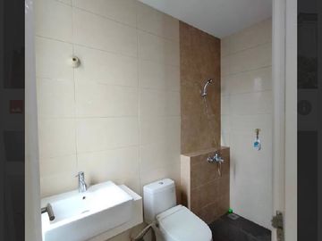 DIJUAL RUMAH CANTIK 2 LANTAI SIAP HUNI LOKASI STRATEGIS DI SUTERA LEORA (AR88/RN)