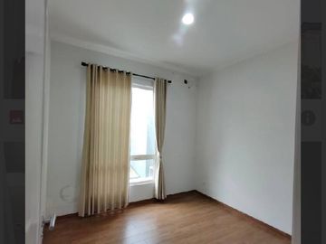 DIJUAL RUMAH CANTIK 2 LANTAI SIAP HUNI LOKASI STRATEGIS DI SUTERA LEORA (AR88/RN)