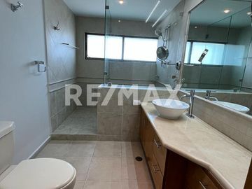 Depto en Venta en Jesus del Monte  Hacienda de las Palmas, Huixquilucan de Degollado Estado de México, Con 3 recamaras, 3 baños.