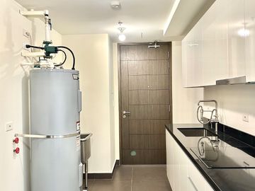 FL: Brand New 3BR Unit at Park Central Towers, Makati.