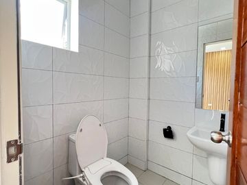 Pinyahan Quezon City For Sale 4 Storey Townhouse 3 Bedrooms near Kalayaan Ave RG