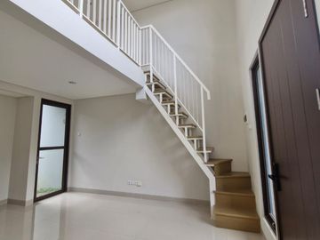 Dijual Dibawah Harga Pasar Rumah di Paramount Petals