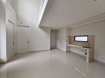 Dijual Dibawah Harga Pasar Rumah di Paramount Petals