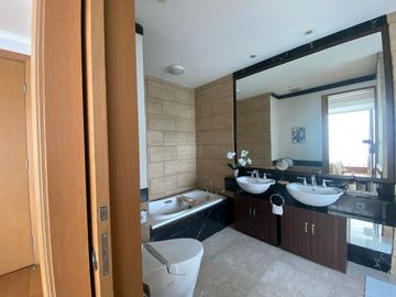 Dijual apartment kempinski private residence 2BR 157sqm full furnished jakpus