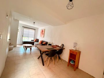 Casa en condominio de pocas casas con alberca, dentro del fraccionamiento las garzas
