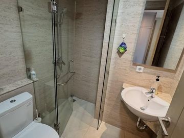 Dijual Apartemen Gold Coast Pik, 1Br, 34 M², Fully Furnished, View Pool, Rp 1,1 M Nego