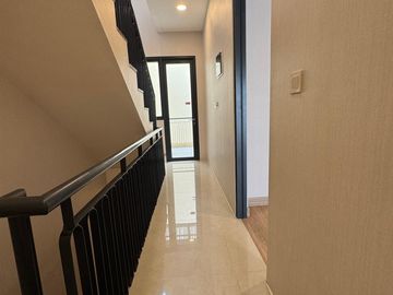 #Dijual Rumah Mediterranean 3 Lantai dengan Kawasan Lengkap Cluster Zephira Malta, di Citra 8 Jakarta Barat
