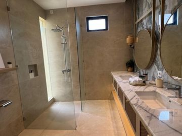 #Dijual Rumah Mediterranean 3 Lantai dengan Kawasan Lengkap Cluster Zephira Malta, di Citra 8 Jakarta Barat