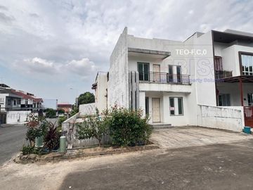 Dijual Rumah Hook 2 Lantai Villa Rafflesia Batam Centre