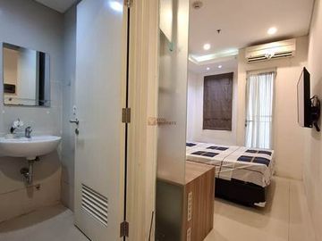 Disewakan Studio Apartemen Madison Park Modern Wood Accent, Furnish Lengkap, Dekat Mall Central Park & Central Park 2 Jakarta Barat