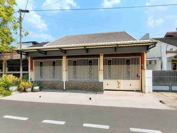 Rumah Cantik Semi Furnished Dekat Gate In/Exit Tol Dan Gor Manahan Solo