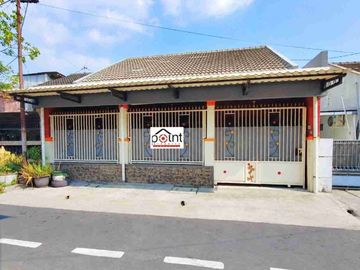 Rumah Cantik Semi Furnished Dekat Gate In/Exit Tol Dan Gor Manahan Solo