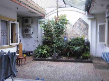 Dijual rumah  2 lt di Cempaka Putih Tengah Lt 396 m2 lb 370 m2 ada 4 kt 4 km shm, carport 2 mobil, Ayo survei & nego