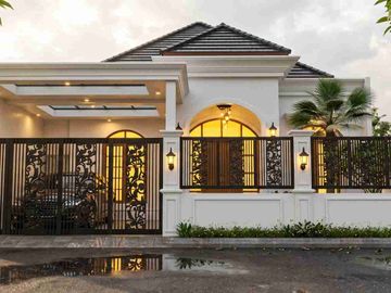 RUMAH MEWAH AMERICAN CLASSIC  KONSEP VILLA - FULL FURNISHED DENGAN PRIVAT POOL DI WEDOMARTANI DEKAT JOGJABAY