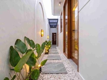 RUMAH MEWAH AMERICAN CLASSIC  KONSEP VILLA - FULL FURNISHED DENGAN PRIVAT POOL DI WEDOMARTANI DEKAT JOGJABAY