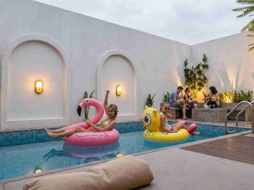 RUMAH MEWAH AMERICAN CLASSIC  KONSEP VILLA - FULL FURNISHED DENGAN PRIVAT POOL DI WEDOMARTANI DEKAT JOGJABAY
