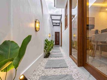 RUMAH MEWAH AMERICAN CLASSIC  KONSEP VILLA - FULL FURNISHED DENGAN PRIVAT POOL DI WEDOMARTANI DEKAT JOGJABAY