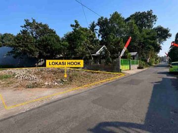 RUMAH MEWAH AMERICAN CLASSIC  KONSEP VILLA - FULL FURNISHED DENGAN PRIVAT POOL DI WEDOMARTANI DEKAT JOGJABAY
