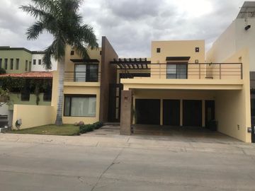 RENTA CASA GRANDE