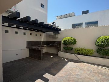 RENTA CASA GRANDE