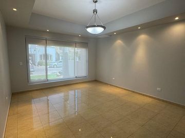 RENTA CASA GRANDE