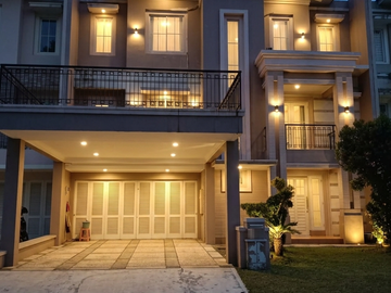 Dijual Rumah Furnished Cantik 3 Lantai SHM Siap Huni di Alam Sutera Tangerang