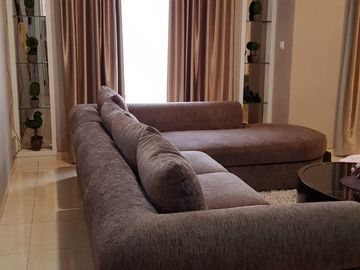 Dijual Rumah Furnished Cantik 3 Lantai SHM Siap Huni di Alam Sutera Tangerang