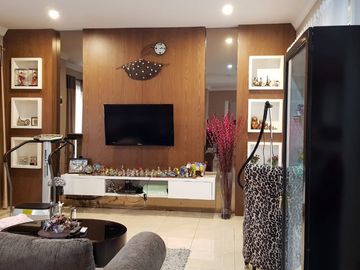 Dijual Rumah Furnished Cantik 3 Lantai SHM Siap Huni di Alam Sutera Tangerang