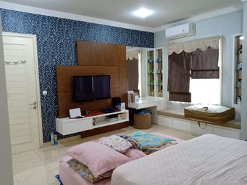 Dijual Rumah Furnished Cantik 3 Lantai SHM Siap Huni di Alam Sutera Tangerang